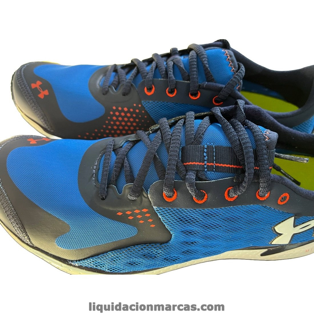 Zapatilla deportiva Micro G Defy para hombre de Under Armour