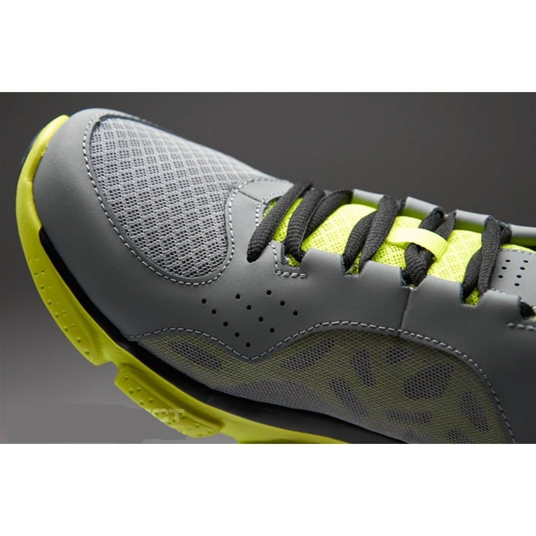 Zapatilla deportiva Micro G Assert IV para hombre de Under Armour