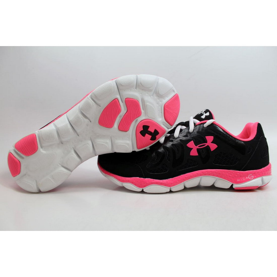 Zapatilla deportiva Micro G Engage para mujer de Under Armour